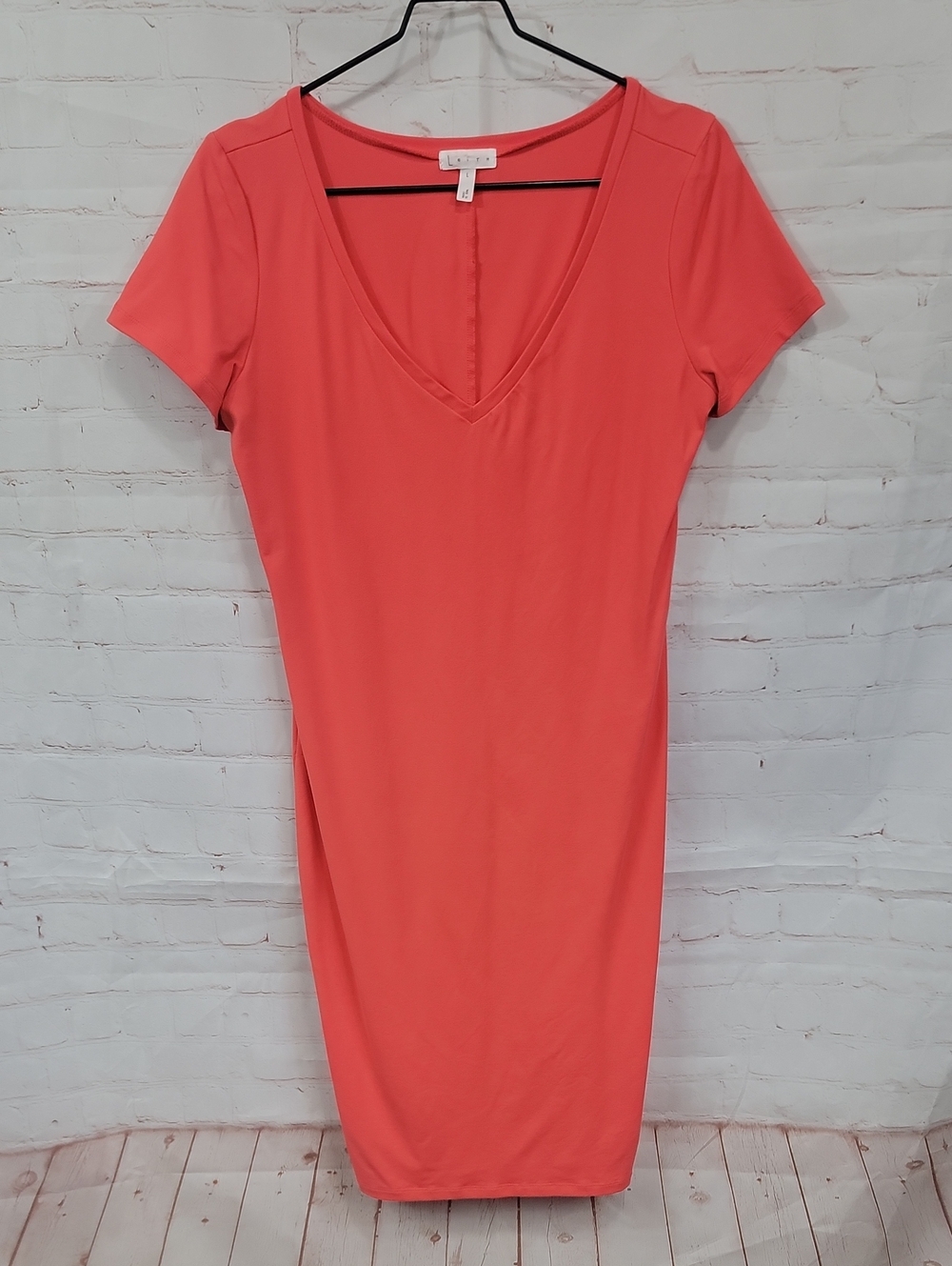 Leith Coral V-Neck Short Sleeve Midi Dress